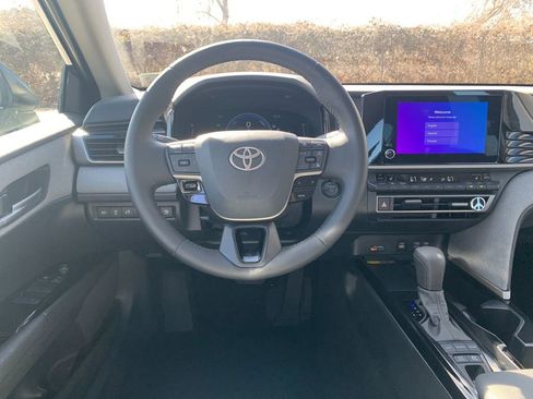 Used 2025 Toyota Camry LE w/ Convenience Package image 17