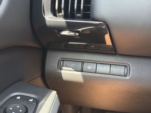 Used 2024 Nissan Pathfinder SV AWD/4WD image 13