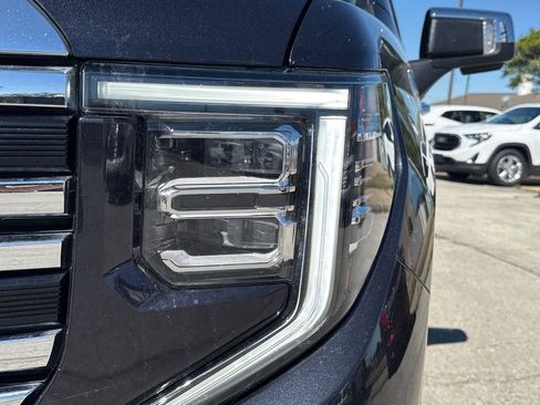 Used 2025 GMC Sierra 1500 SLT AWD/4WD image 9