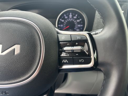 Used 2024 Kia Carnival LX FWD image 21