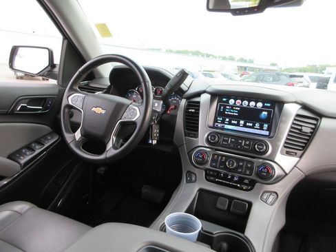 Used 2018 Chevrolet Suburban LT RWD image 27
