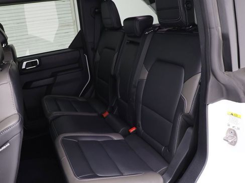 Used 2025 Ford Bronco Outer Banks image 11