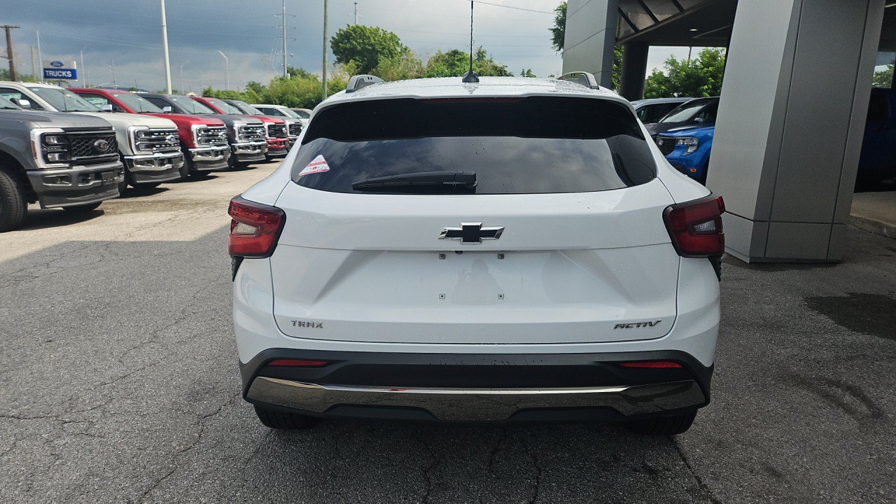 Used 2024 Chevrolet Trax ACTIV w/ Sunroof Package FWD image 5
