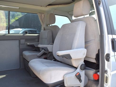 Used 2002 Volkswagen Eurovan MV FWD image 19