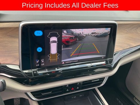 Used 2024 Volkswagen Atlas SE w/ Panoramic Sunroof Package FWD image 8
