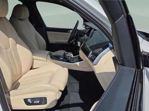 Used 2021 BMW X5 xDrive40i w/ M Sport Package image 22