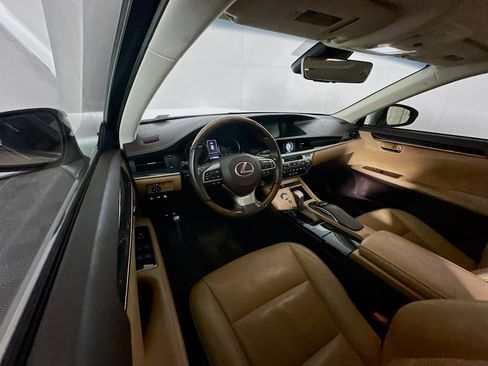 Used 2018 Lexus ES 350 w/ Navigation System Package image 18