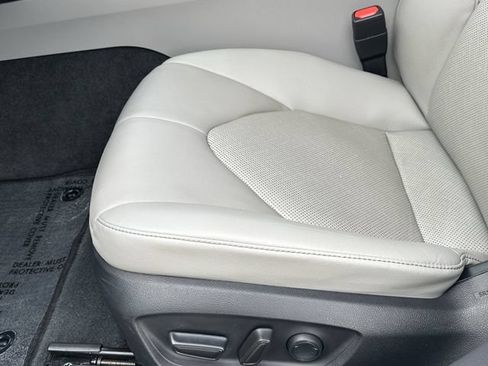 Used 2022 Toyota Camry XLE FWD image 27