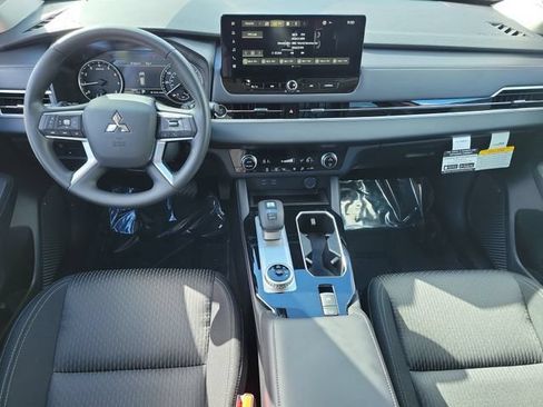 New 2026 Mitsubishi Outlander ES FWD image 15