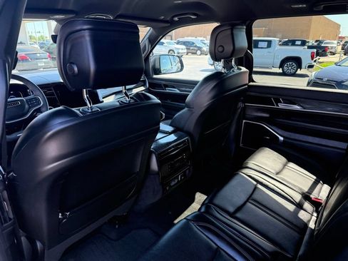 Used 2022 Jeep Wagoneer Series III RWD image 12