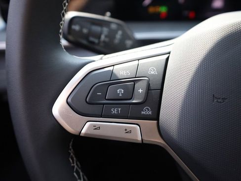 New 2025 Volkswagen Tiguan SE image 23