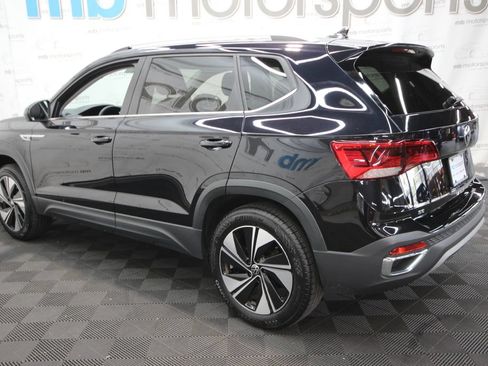 Used 2024 Volkswagen Taos SE AWD/4WD image 3