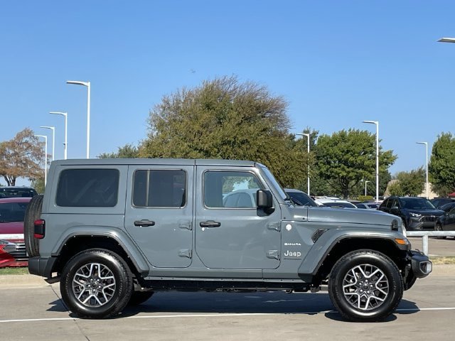 Used 2024 Jeep Wrangler Unlimited Sahara AWD/4WD image 3