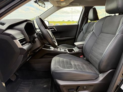 Used 2024 Mitsubishi Outlander SE AWD/4WD image 2