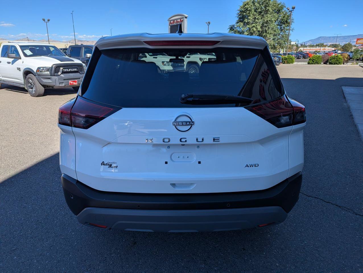Used 2023 Nissan Rogue S AWD/4WD image 4