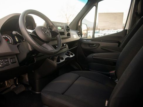 Used 2025 Mercedes-Benz Sprinter 2500 image 30