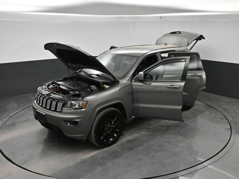 Used 2019 Jeep Grand Cherokee Altitude AWD/4WD image 41