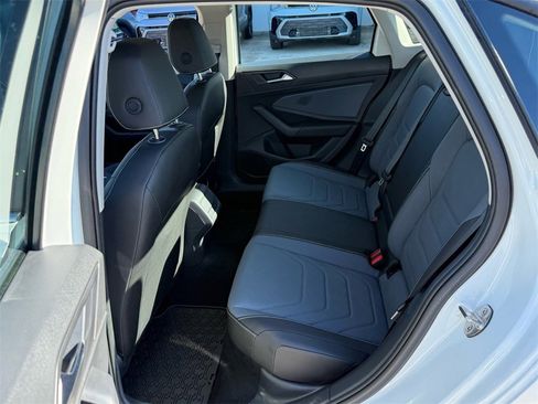 Certified 2025 Volkswagen Jetta SEL image 6