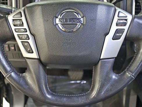 Used 2018 Nissan Titan SV w/ SV Convenience Package image 16