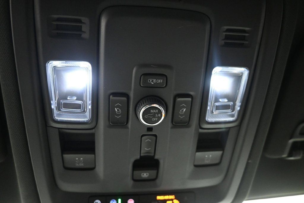 Used 2025 Chevrolet Suburban Premier AWD/4WD image 22