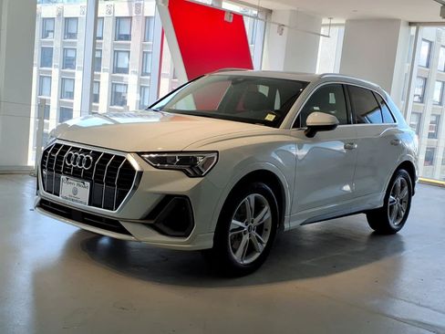 Used 2023 Audi Q3 2.0T Premium Plus w/ Premium Plus Package AWD/4WD image 1