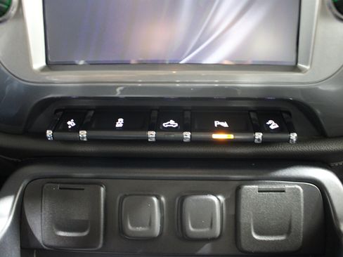 Used 2016 GMC Sierra 1500 SLT w/ SLT Preferred Package AWD/4WD image 17