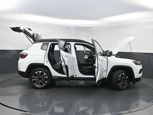 Used 2023 Jeep Compass Limited AWD/4WD image 34