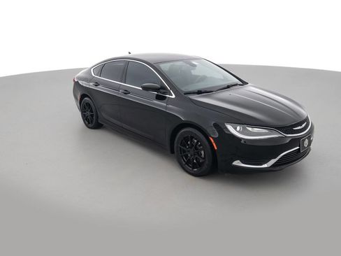 Used 2017 Chrysler 200 Limited Platinum image 3