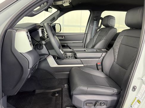 Used 2025 Toyota Tundra Limited image 11