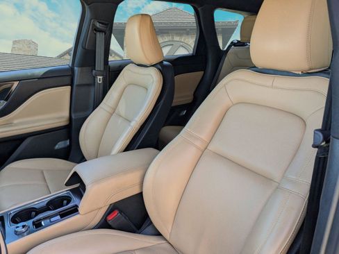 Used 2022 Lincoln Corsair Grand Touring image 7