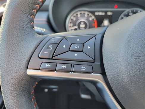 Used 2025 Nissan Versa SR image 15