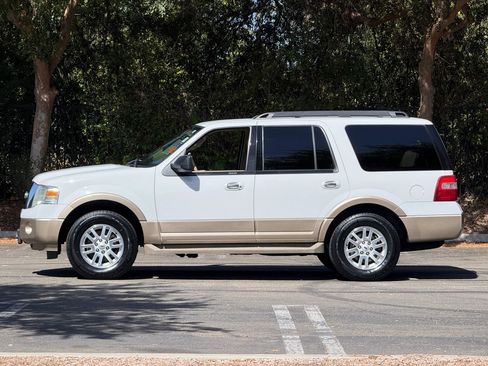 Used 2014 Ford Expedition XLT w/ Equipment Group 201A RWD image 2