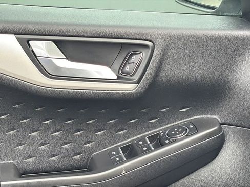 Used 2020 Ford Escape SE image 13