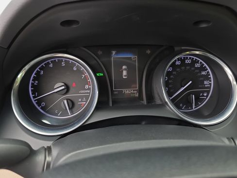 Used 2020 Toyota Camry LE w/ Convenience Package FWD image 18