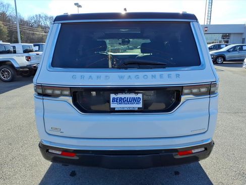 Used 2022 Jeep Grand Wagoneer Series II w/ Convenience Group III image 5