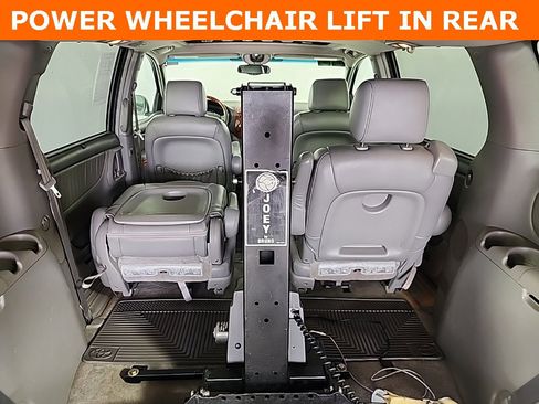 Used 2006 Toyota Sienna XLE image 13
