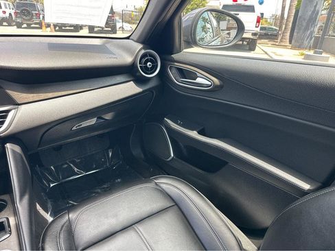 Used 2022 Alfa Romeo Giulia Ti RWD image 18