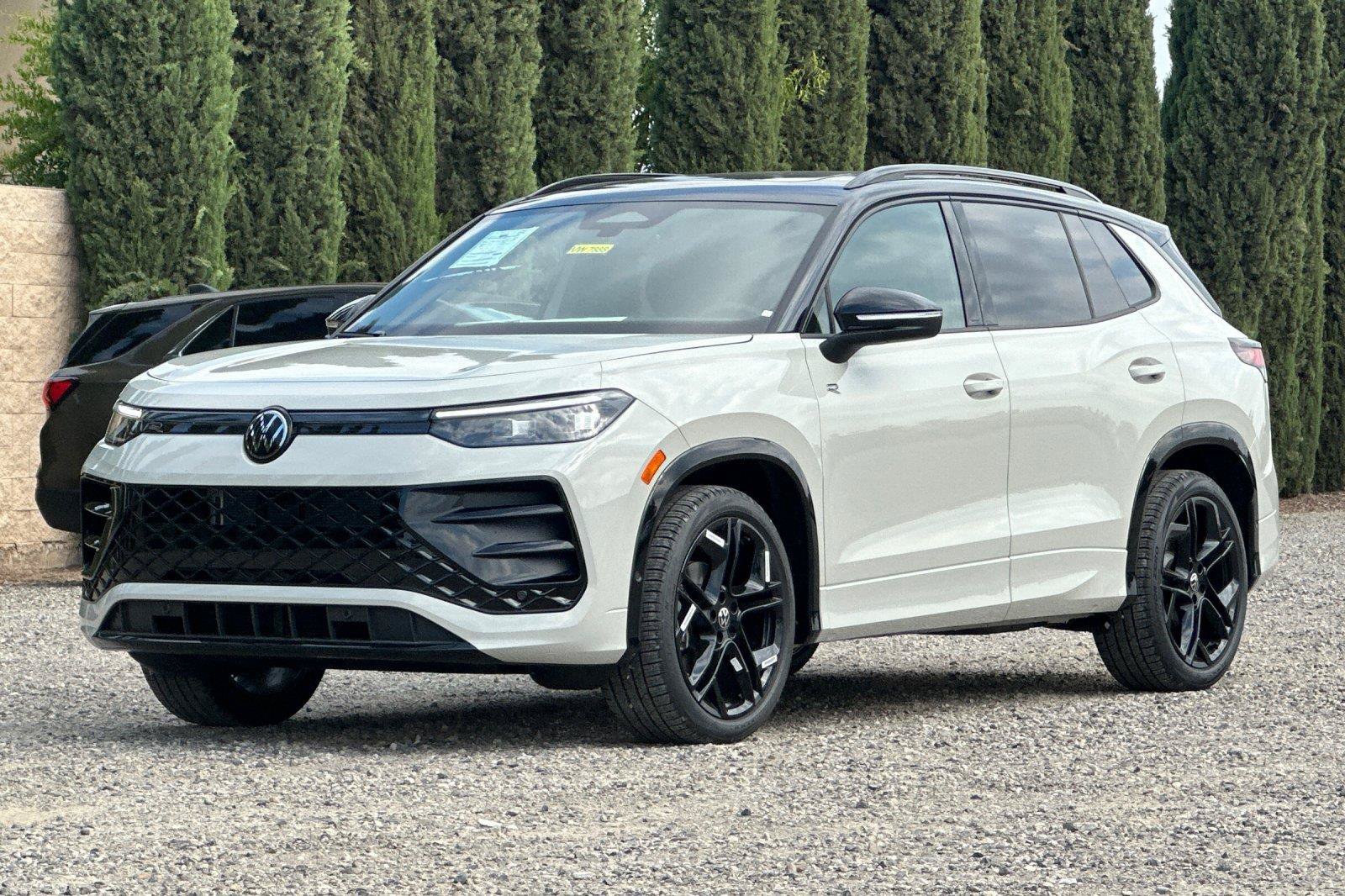 New 2026 Volkswagen Tiguan SE R-Line FWD image 7