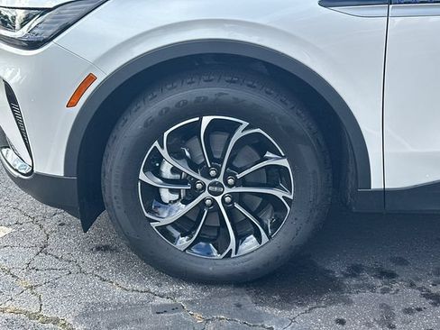 New 2026 Lincoln Nautilus Premier w/ Equipment Group 102A AWD/4WD image 12