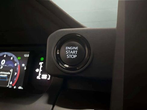 Used 2025 Toyota Tacoma SR5 image 37