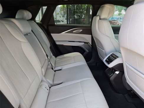 Used 2024 Cadillac Lyriq Luxury AWD/4WD image 31