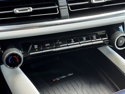 New 2026 Chevrolet Equinox EV LT image 19