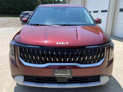 Used 2025 Kia Carnival FWD image 3