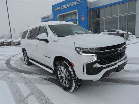 Used 2024 Chevrolet Suburban Z71 image 2