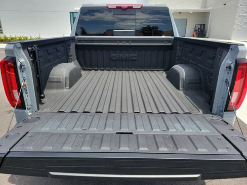 Used 2025 GMC Sierra 1500 Denali w/ Technology Package AWD/4WD image 30