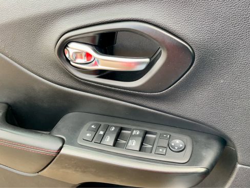 Used 2021 Jeep Cherokee Trailhawk image 51