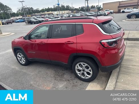 Used 2025 Jeep Compass Latitude AWD/4WD image 13