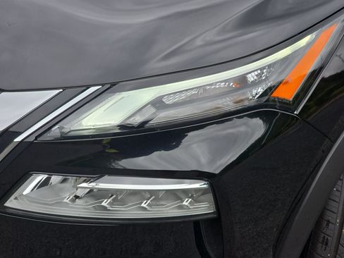 Used 2023 Nissan Rogue SV FWD image 29