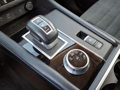 Used 2024 Mitsubishi Outlander SE image 23