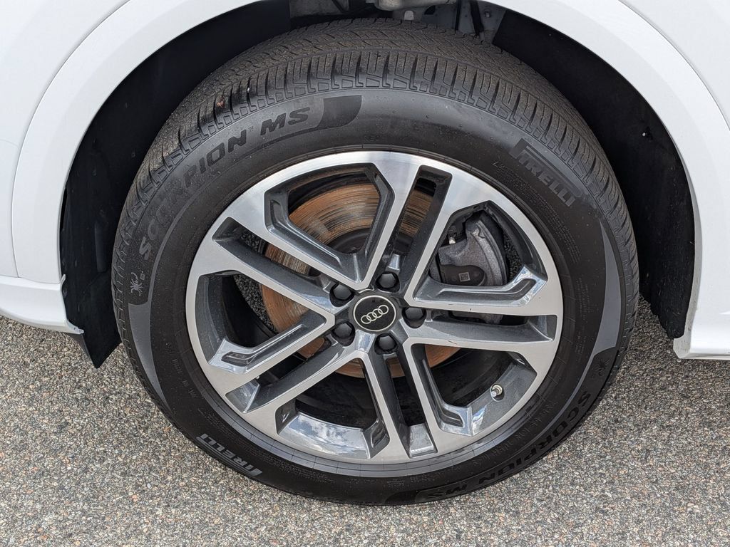 Used 2025 Audi Q5 Premium w/ 19" Wheel Package AWD/4WD image 9